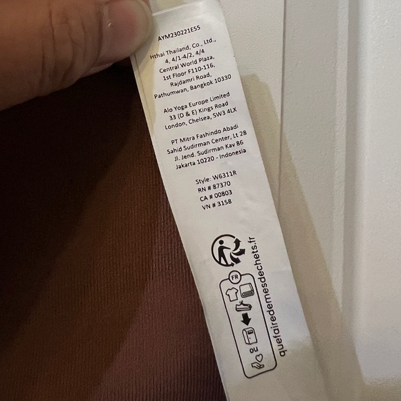 Alo Yoga 5" Airbrush High Waist Biker Short in Chestnut, Small - Picture 6 of 9